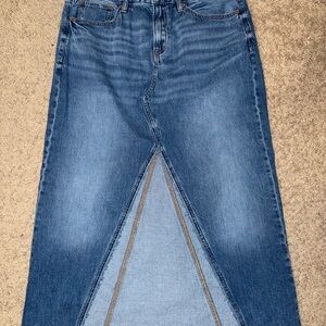 American Eagle Outfitters Blue Denim Skirt with Front Slit (size 8)